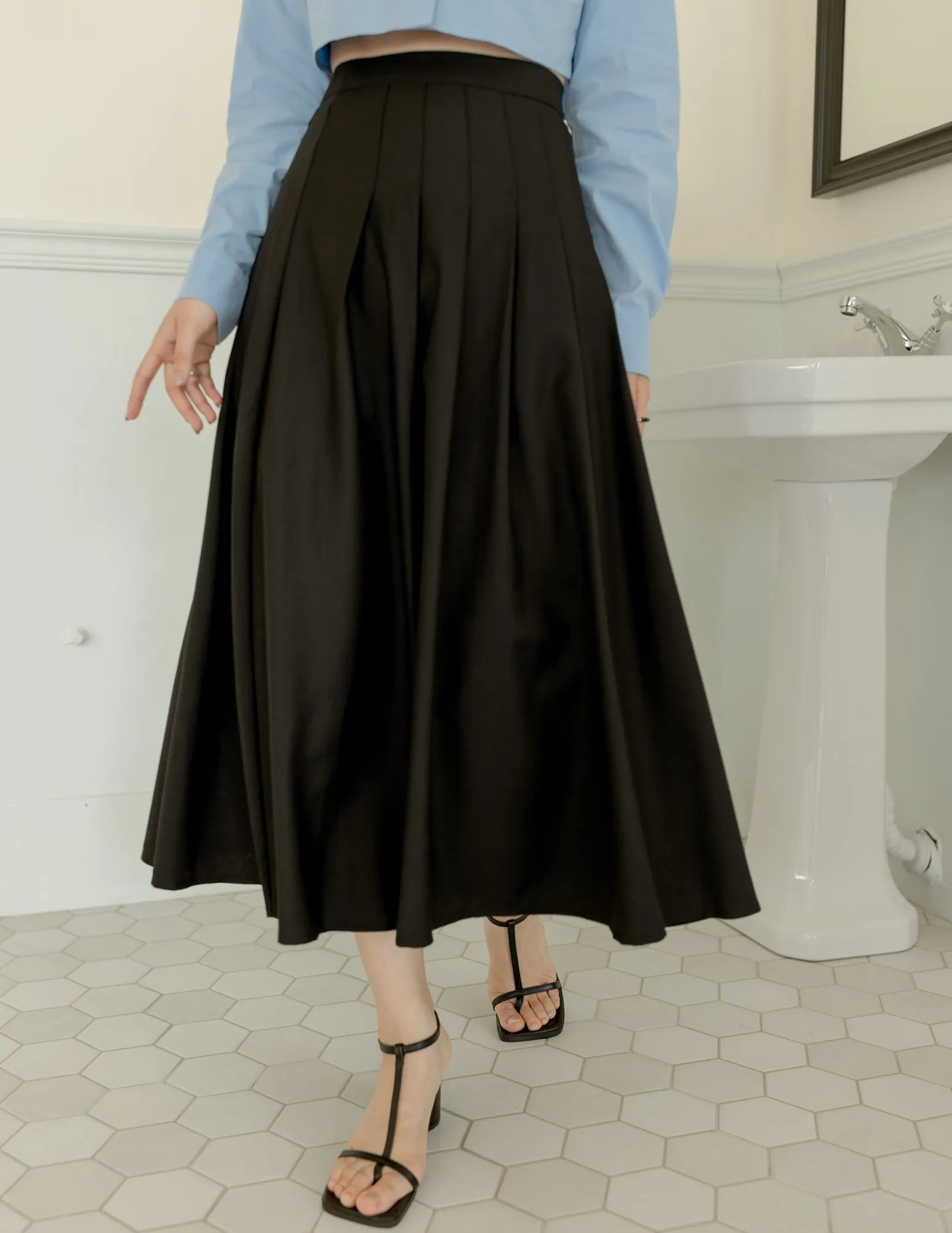 Colette Pleated Skirt in Black